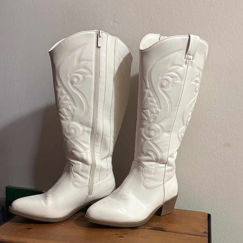 torrid White Western Knee-High Heeled Boots